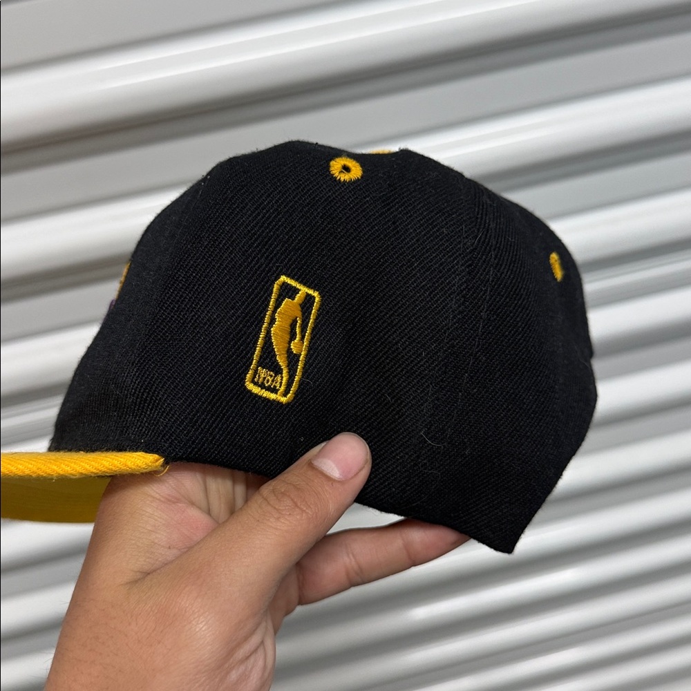 Los Angeles Lakers Black and Yellow Cap - Picture 3 of 5